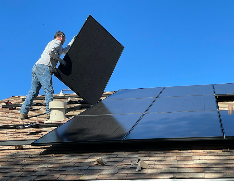 Eigenen Strom produzieren mit Mini-Solaranlagen